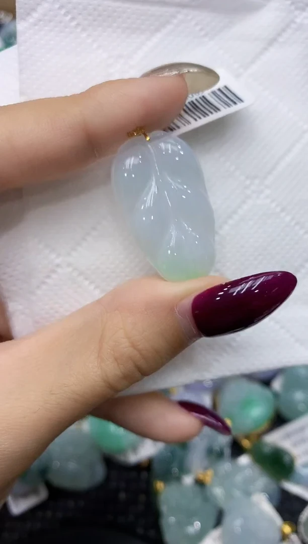 翡翠18K金镶嵌颈饰111111111111