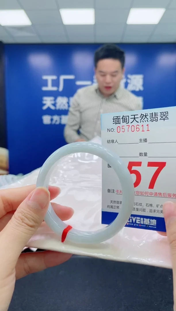 未镶嵌手镯翡翠天然翡翠手镯