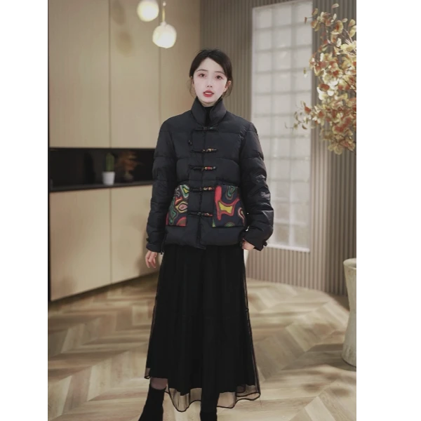 女立领短款盘扣民族风口袋贴布印花白鸭绒外套休闲