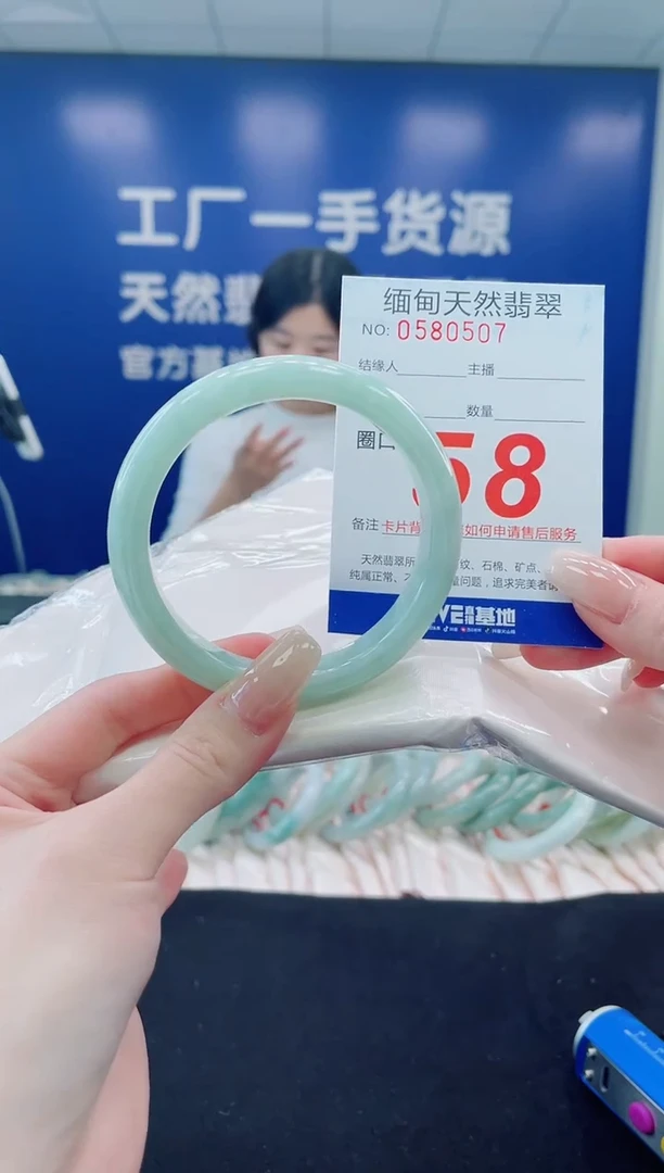 未镶嵌手镯翡翠天然翡翠手镯