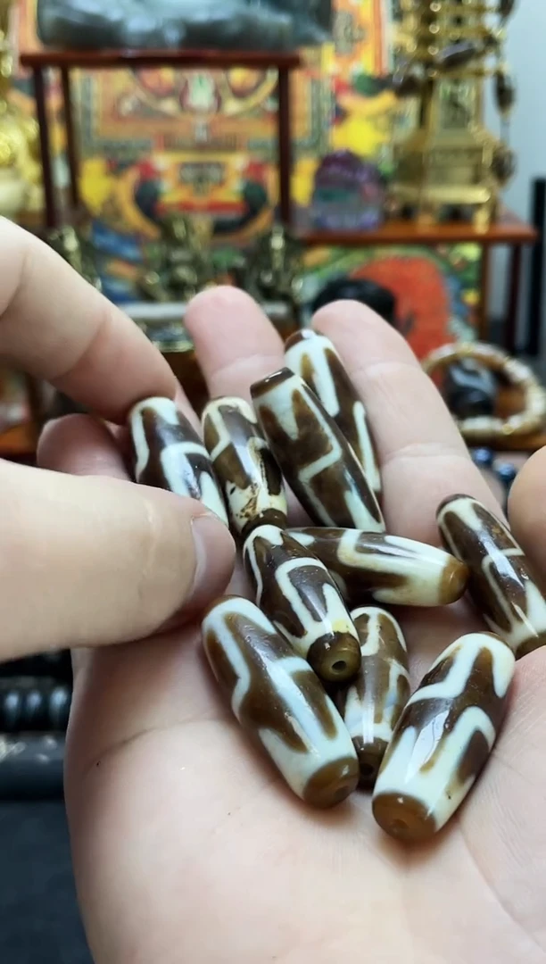 未镶嵌单珠玛瑙/玉髓莲花牙牙颜色多样性随机发一个