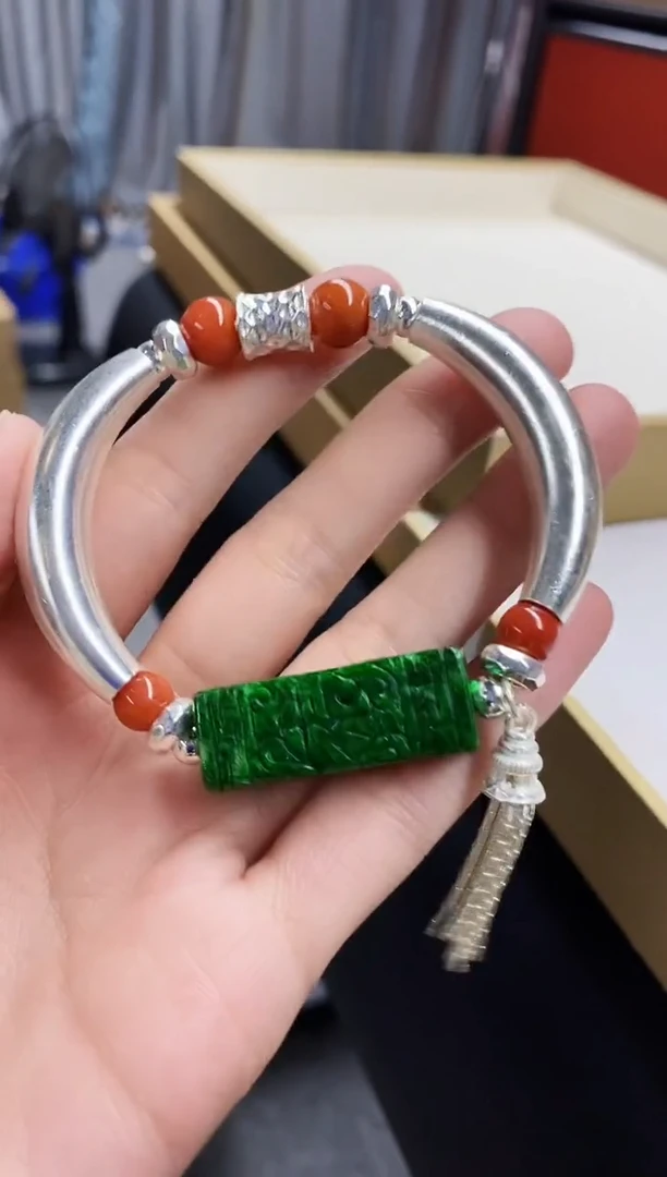 颈饰未镶嵌翡翠手串