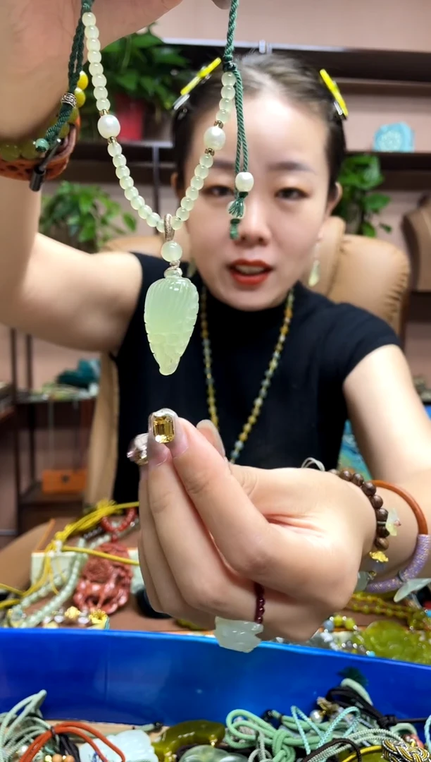 未镶嵌岫玉吊坠·
