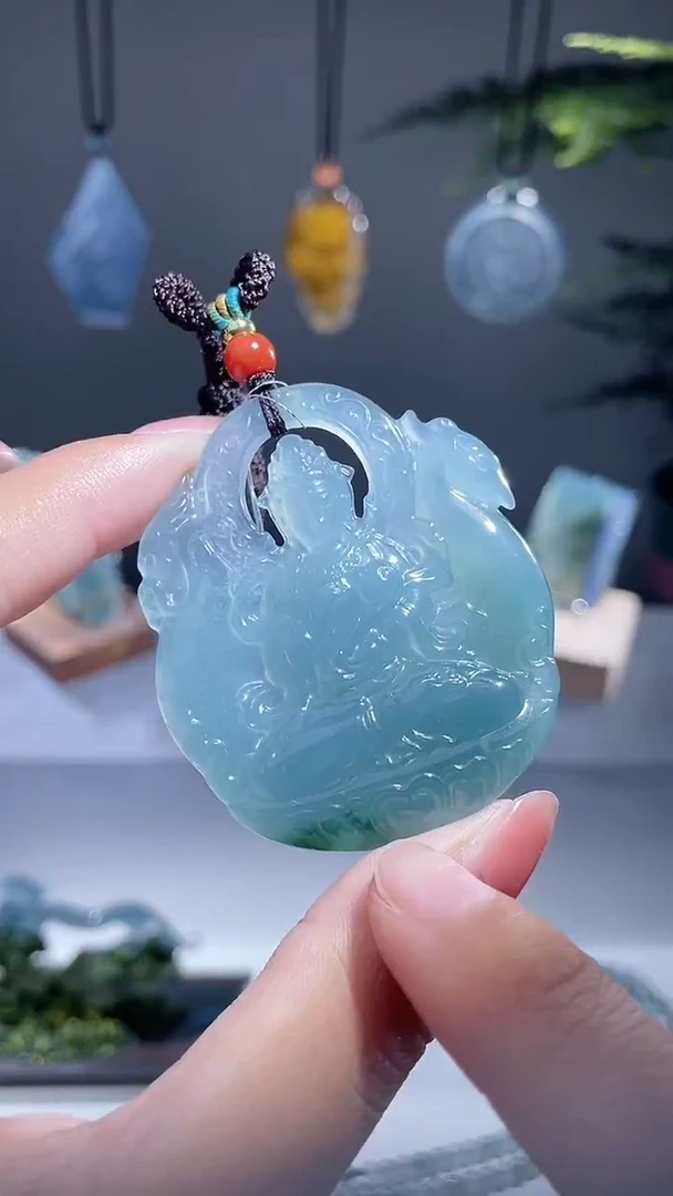 颈饰未镶嵌翡翠观音