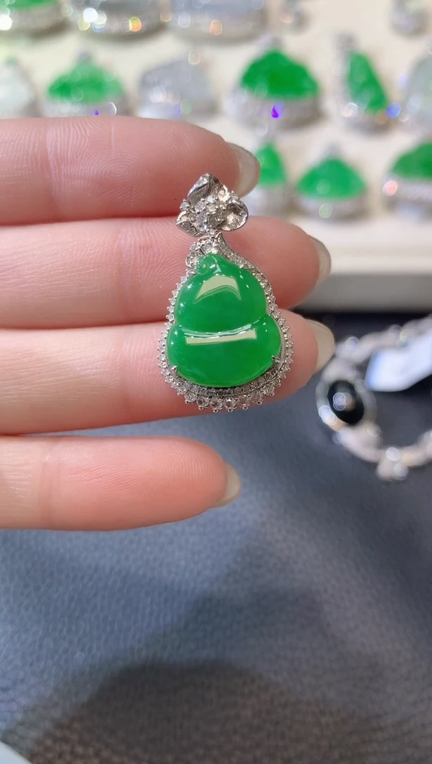 【闪购商品】翡翠吊坠(不含链)18K金镶嵌C15