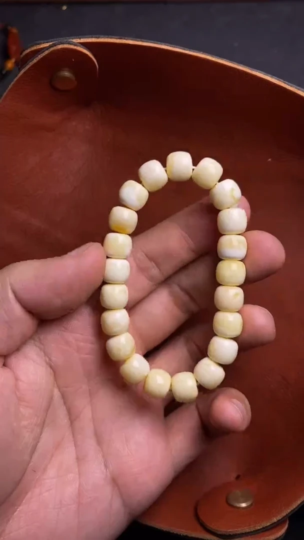 【闪购商品】琥珀颈饰未镶嵌白蜡单圈