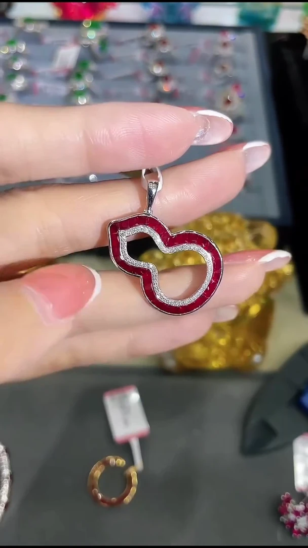 吊坠18K金镶嵌红宝石1