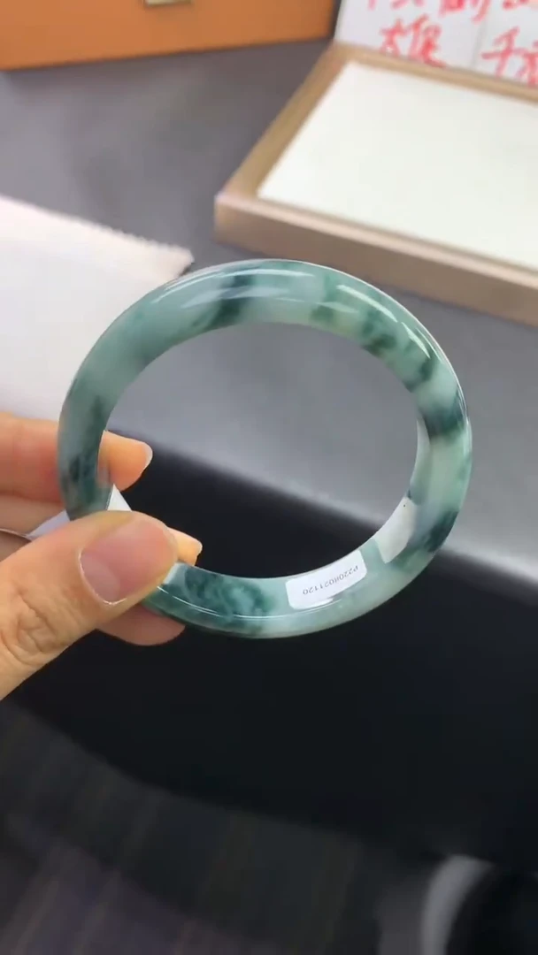 未镶嵌手镯翡翠退货需手镯吊牌标签完好