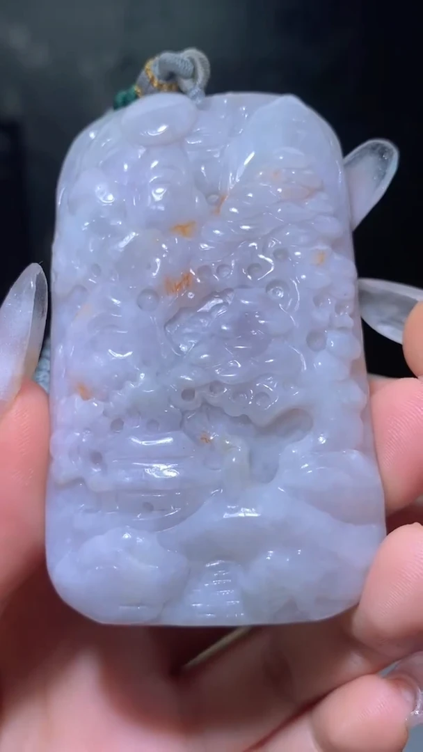 翡翠未镶嵌颈饰雕刻
