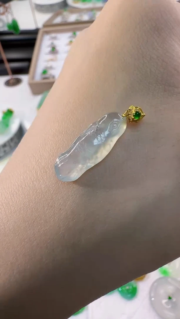 翡翠18K金镶嵌吊坠(不含链)天然缅甸A货翡翠