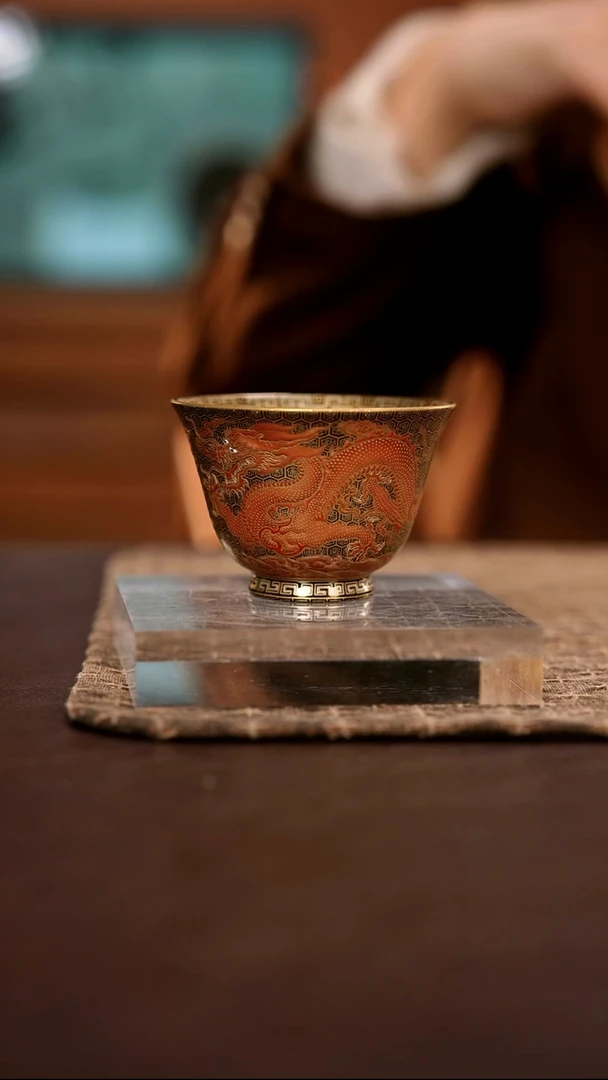 宝蕴阁错金银双龙压手杯