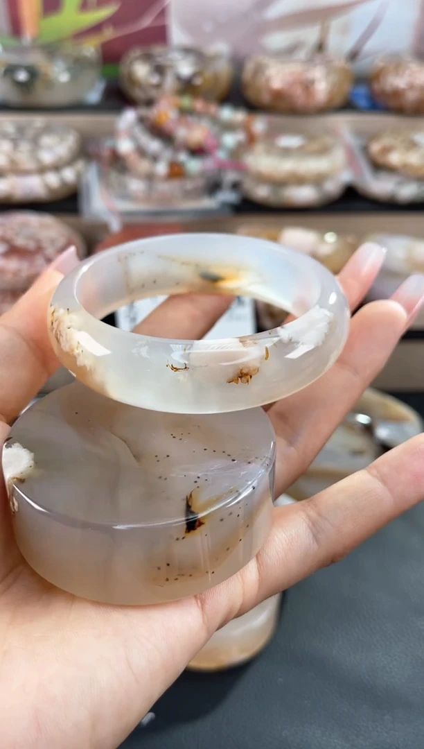 未镶嵌手镯石英质玉59