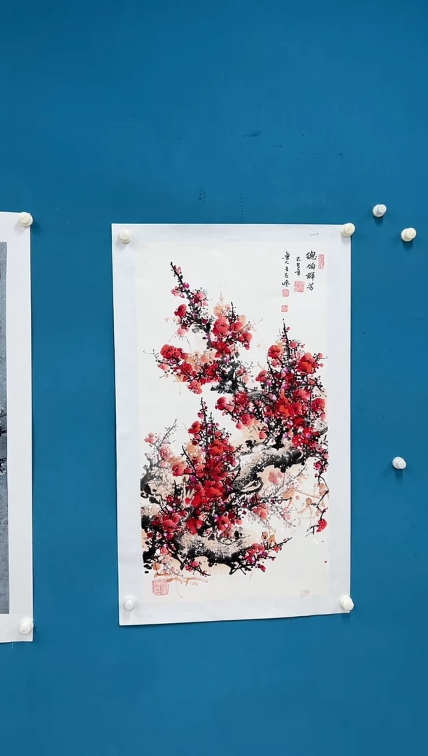 国画王夫怀-三尺竖白宣-红梅