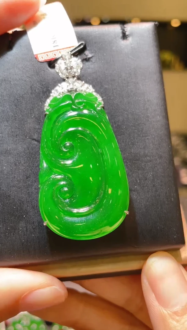 【闪购商品】翡翠吊坠(赠链)18K金镶嵌A40