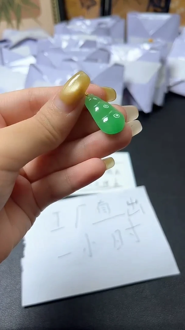 翡翠未镶嵌颈饰时尚女士精品吊坠