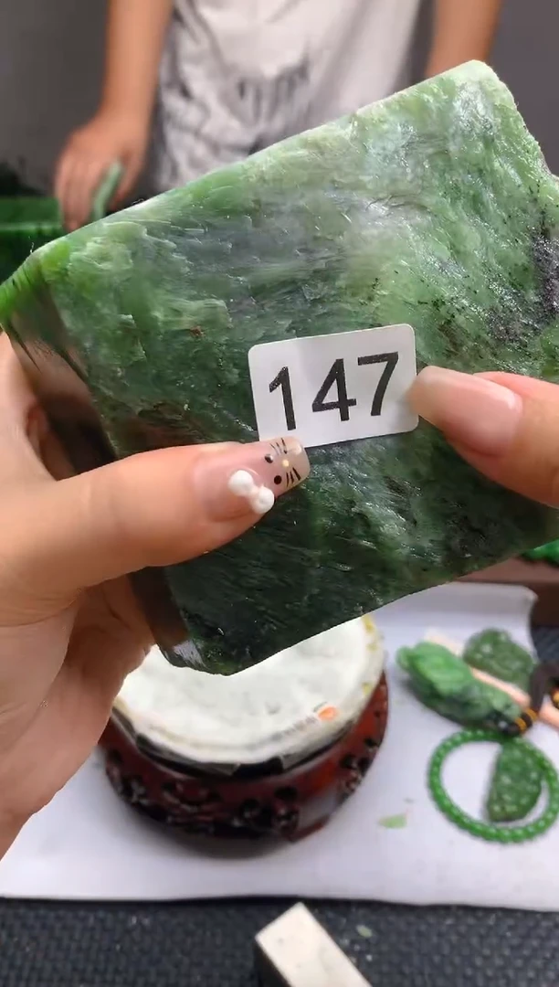 和田玉（碧玉）未镶嵌珠宝半成品147