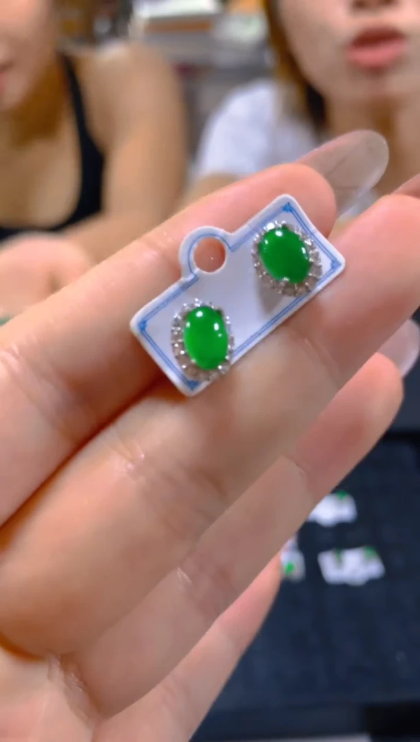 翡翠未镶嵌耳饰多样性发一