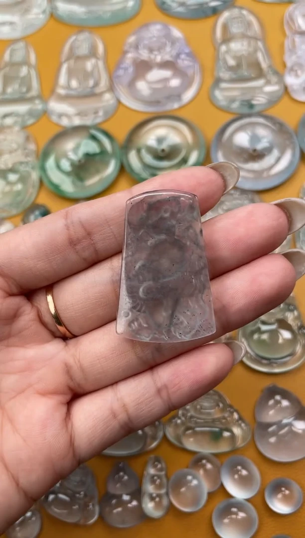 翡翠未镶嵌吊坠(不含链)龙牌 38.7 25.2 4.6