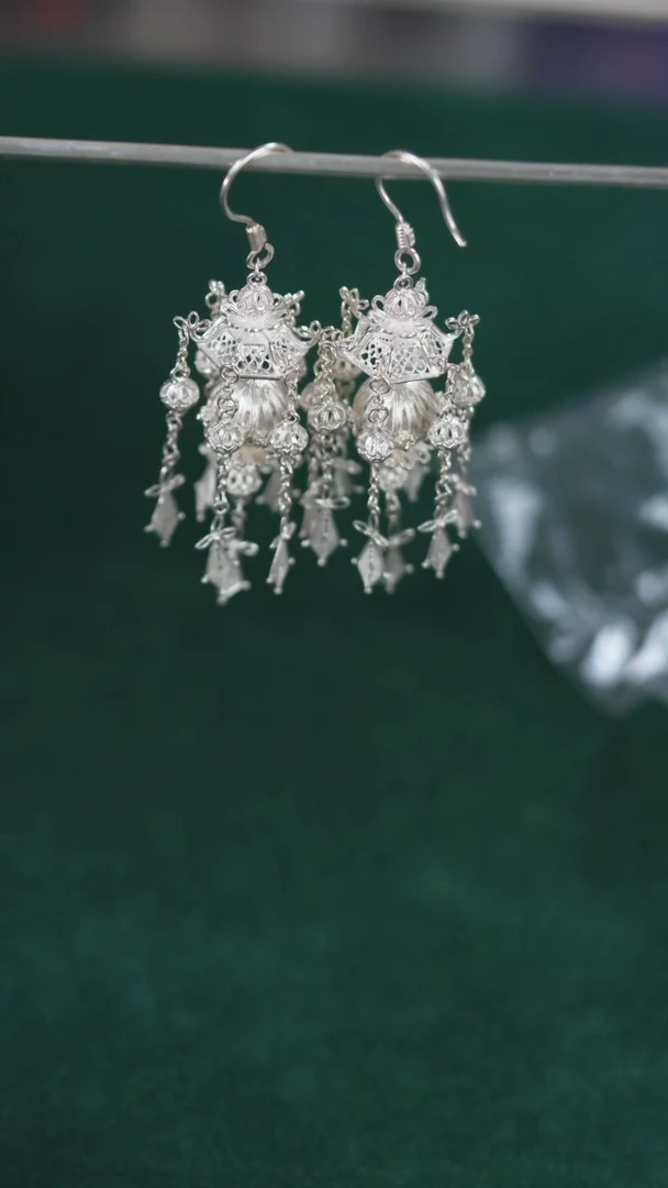 珐琅足银花丝宫灯耳环