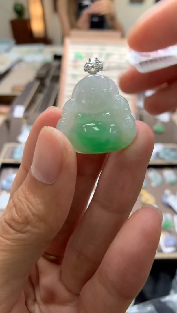 颈饰18K金镶嵌翡翠佛公