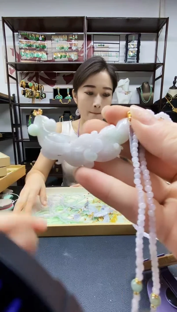 颈饰未镶嵌翡翠吊坠