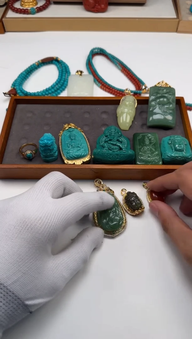 18K金镶嵌和田玉（碧玉）挂件时**～配饰配饰