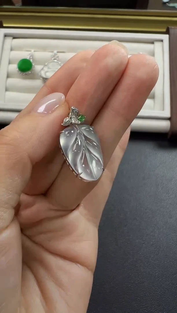 颈饰18K金镶嵌翡翠KXJW1212-052