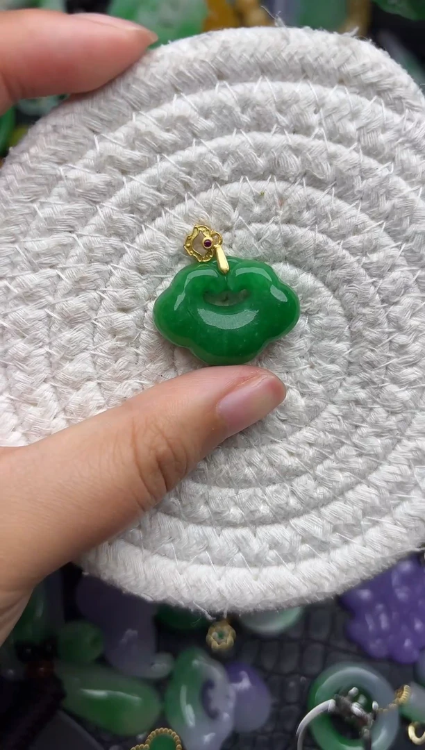 颈饰未镶嵌翡翠缅甸翡翠吊坠