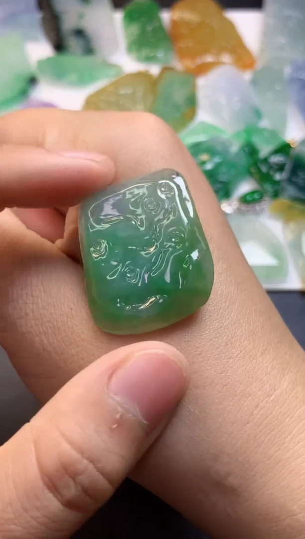 颈饰未镶嵌翡翠