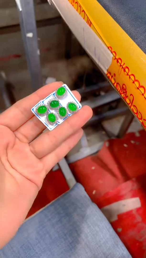 【闪购商品】定制翡翠未镶嵌25多样性发货（发其一）