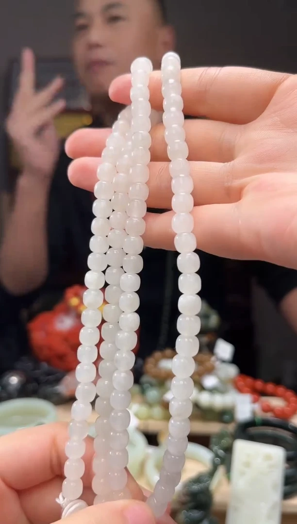 颈饰未镶嵌和田玉吊坠