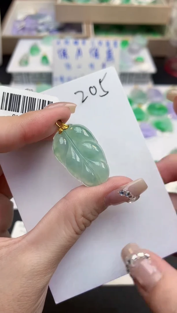 颈饰18K金镶嵌翡翠天然缅甸a货翡翠