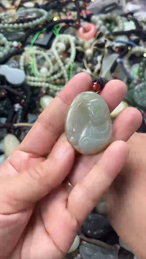 和田玉未镶嵌颈饰（多样性发一件）没有证书有瑕