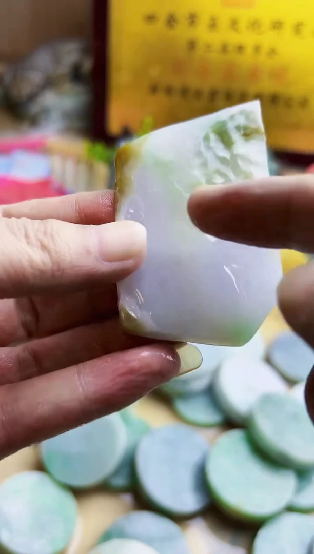 翡翠挂件未镶嵌A货欢璀594
