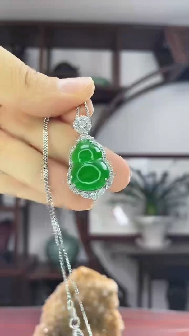吊坠(赠链)未镶嵌翡翠D19辣绿葫芦