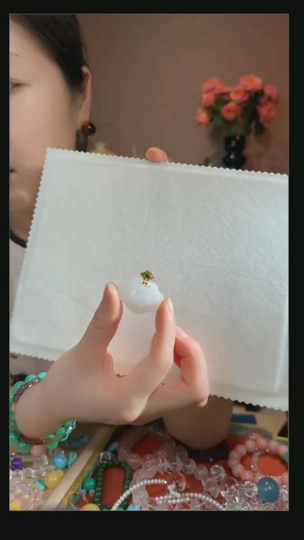 和田玉（糖玉）18K金镶嵌吊坠(不含链)维*燕和田玉吊坠