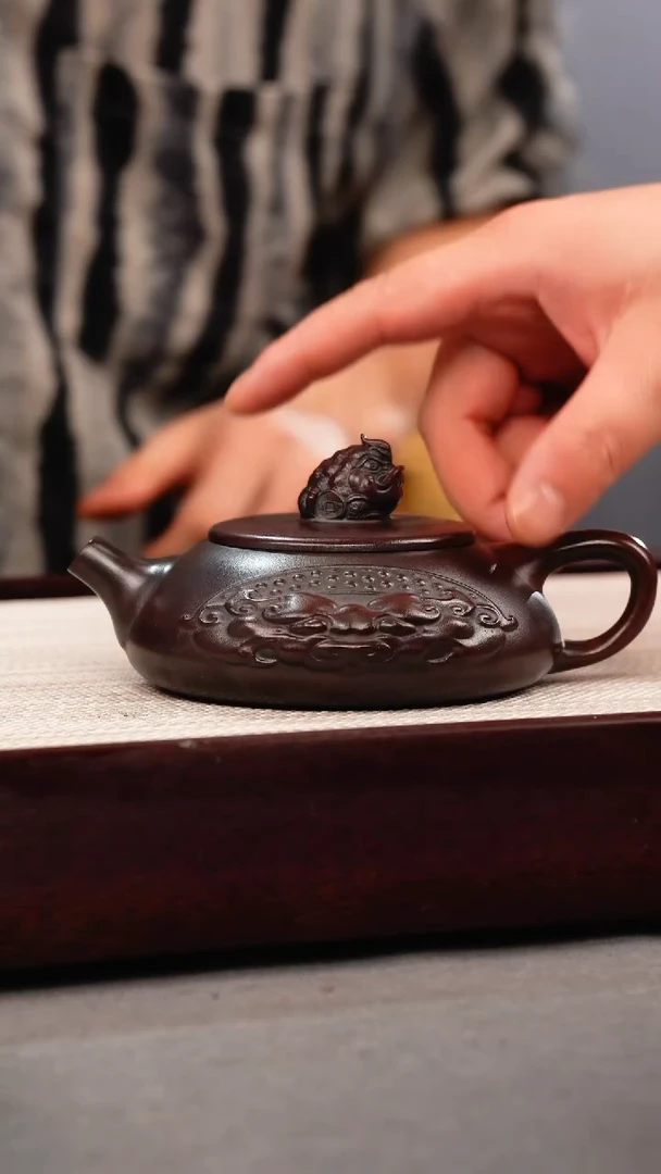 茶壶紫砂古乌泥  金蟾纳瓢 招财进宝