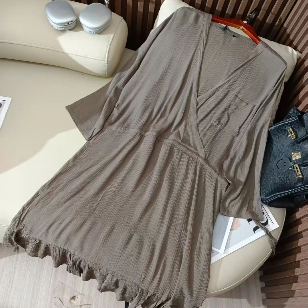 法式轻奢高级感气质V领连衣裙可收腰显瘦漂亮裙P4003(E15-3)