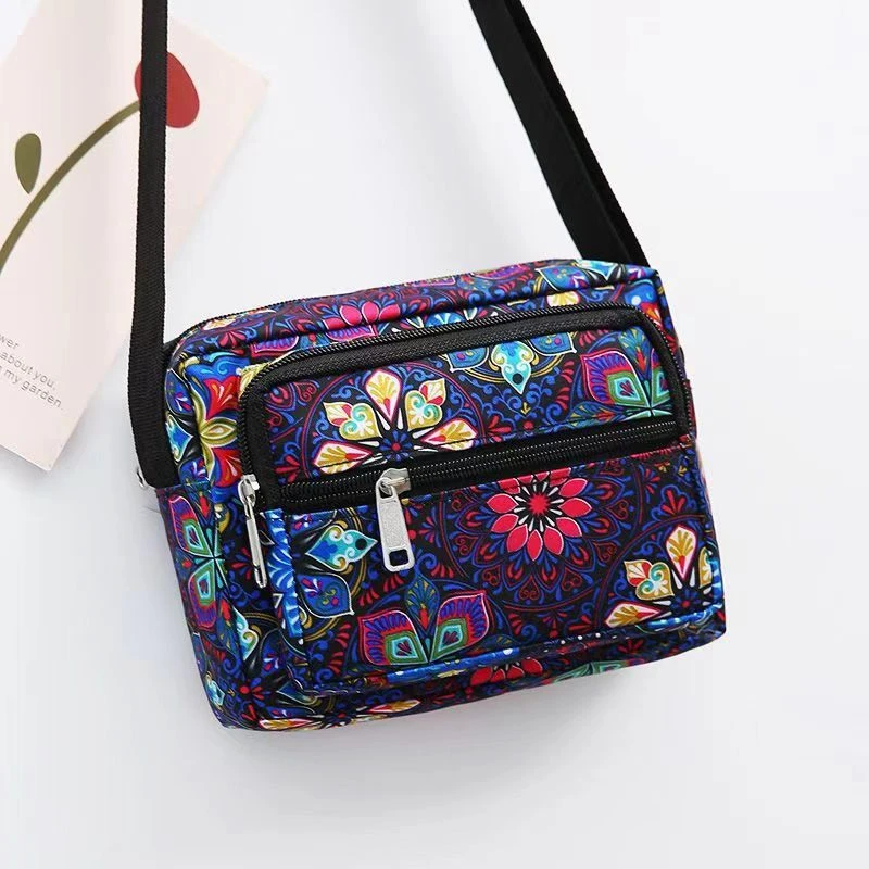 斜挎包花朵休闲防水百搭随机色