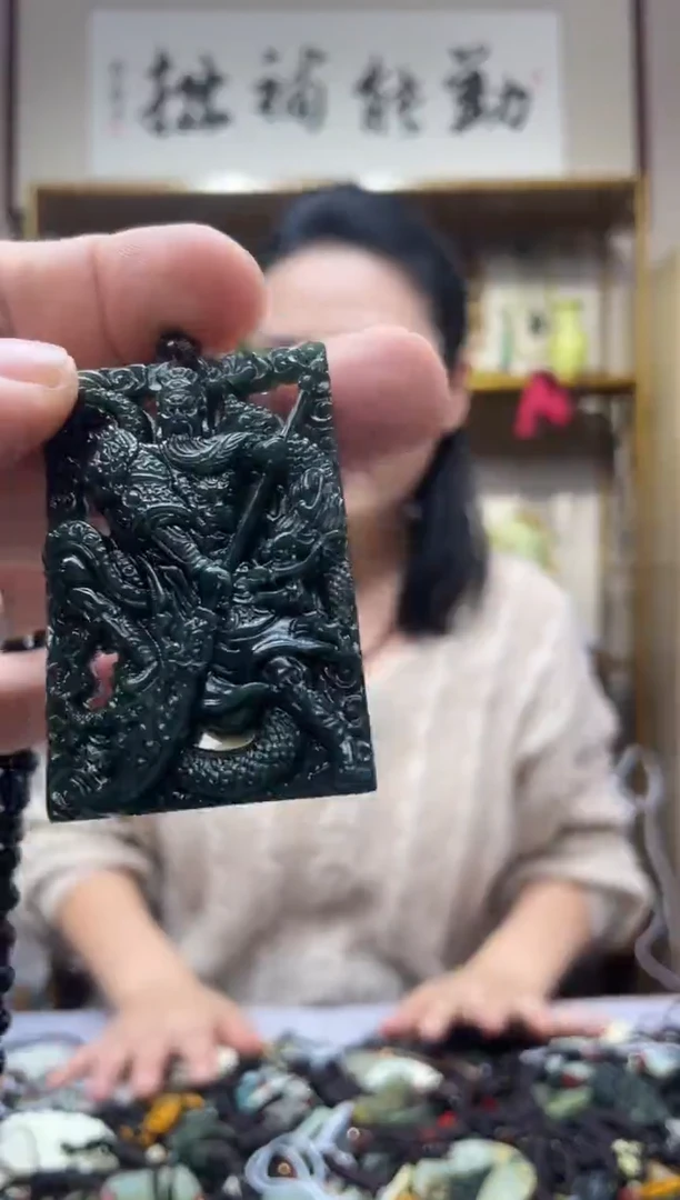 未镶嵌岫玉吊坠`