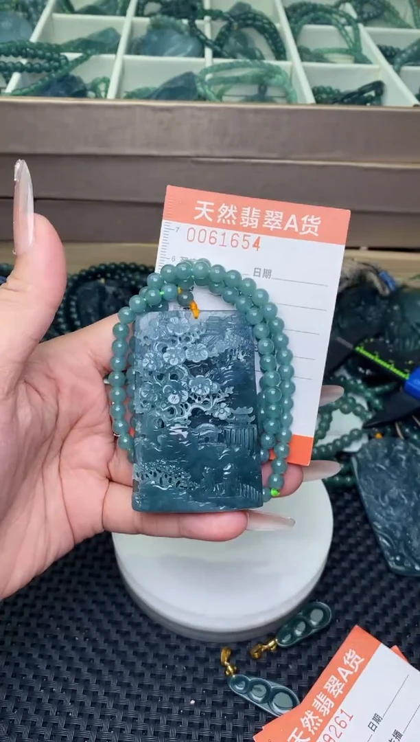 翡翠未镶嵌颈饰          1