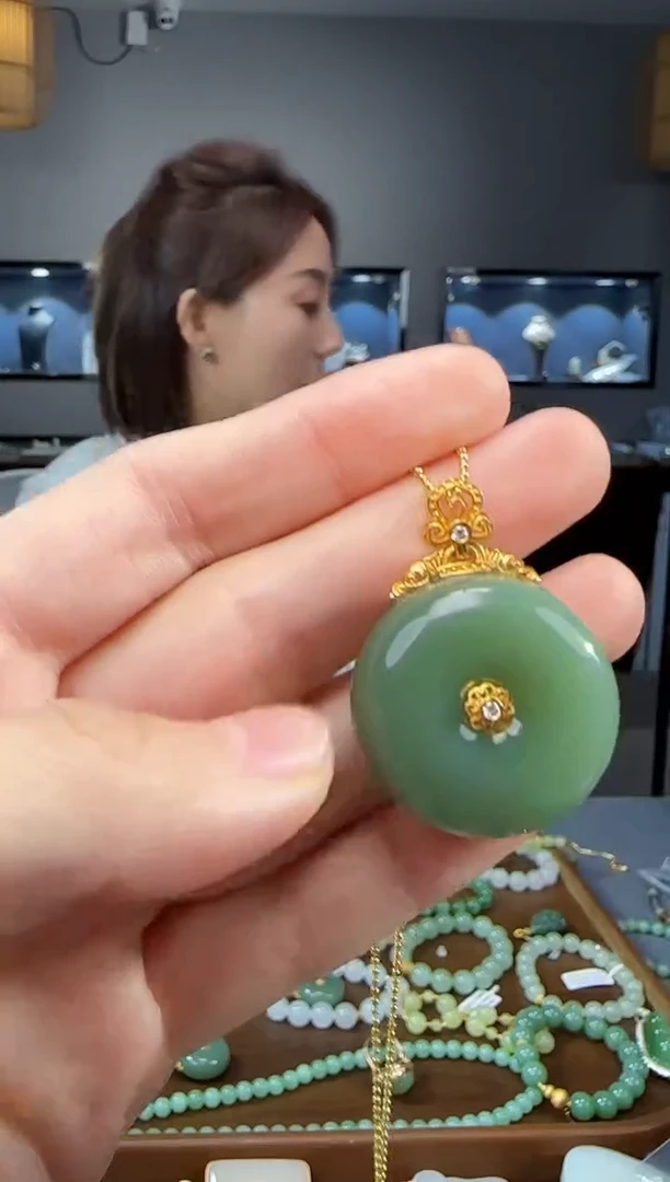 和田玉18K金镶嵌吊坠(不含链)1