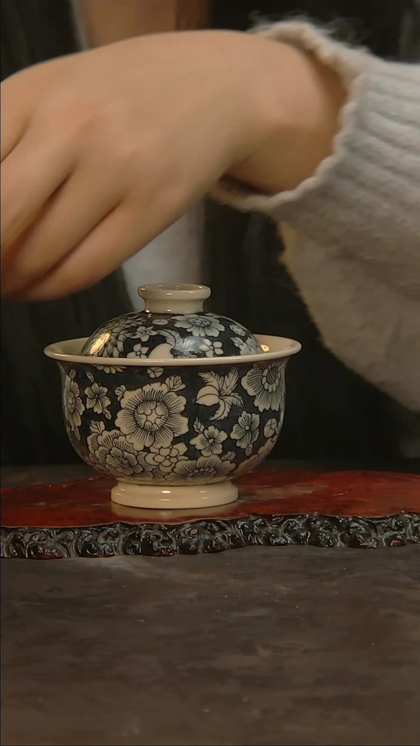 【闪购商品】青花手绘万花盖碗