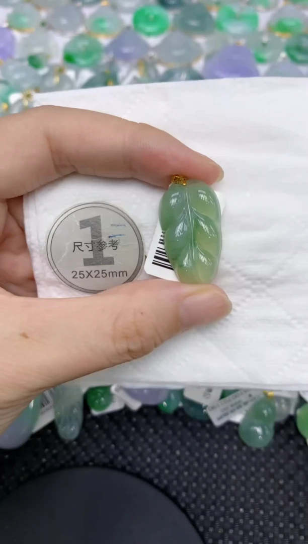 颈饰18K金镶嵌翡翠111111111