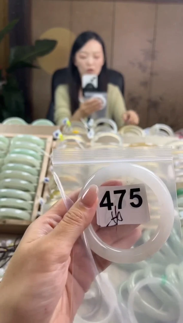手镯玛瑙/玉髓未镶嵌天山翠默认微抠475