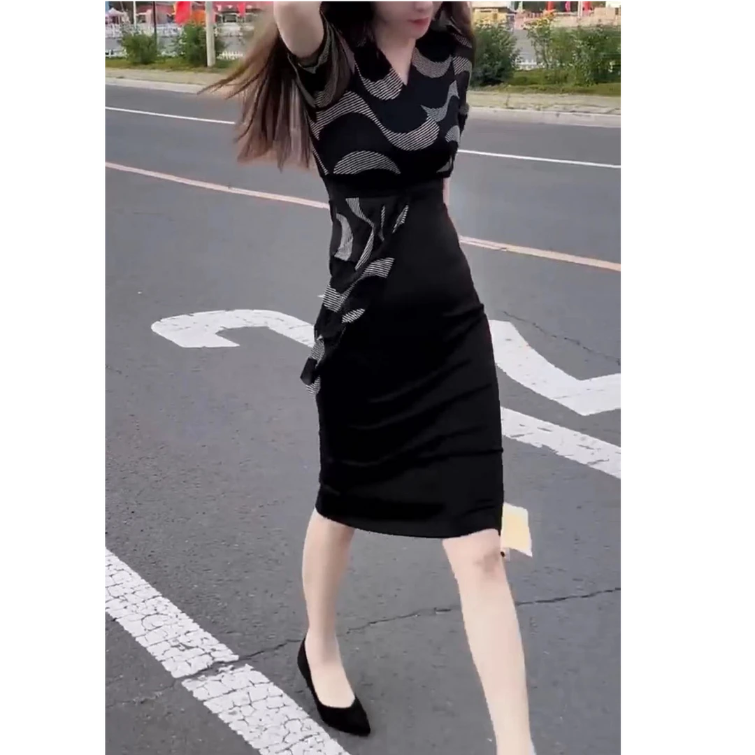 2025夏季新款洋气设计感时尚气质显瘦黑色不规则复古洋气衣服女