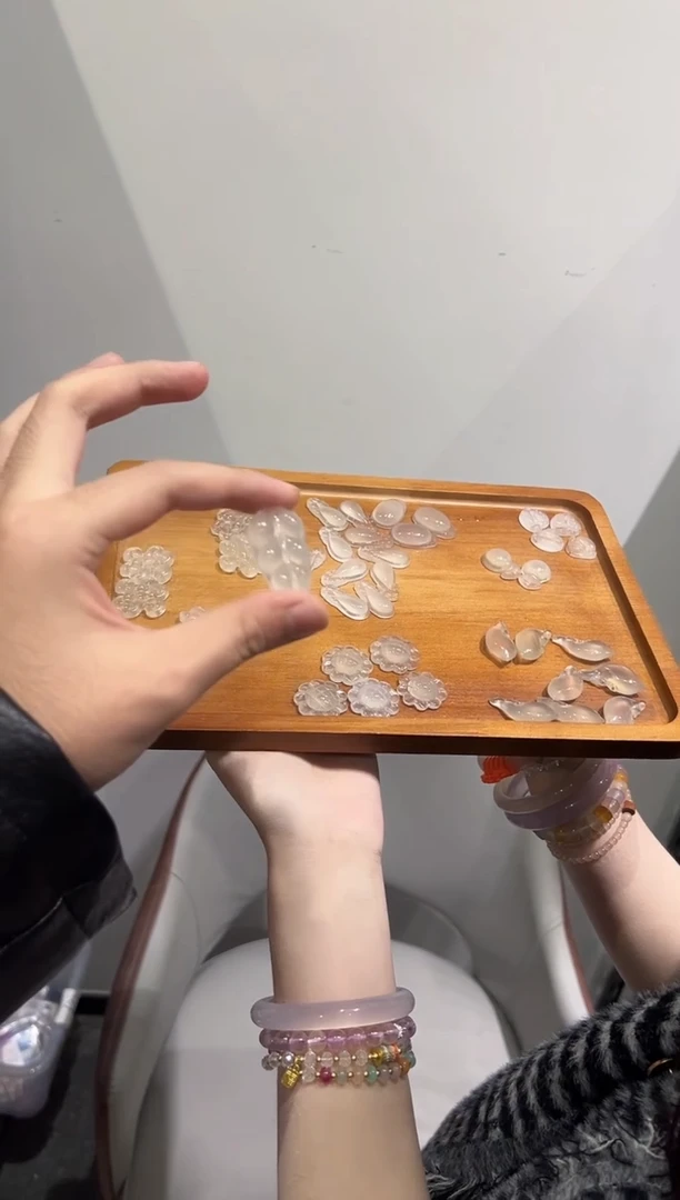 未镶嵌颈饰玛瑙/玉髓树叶吊坠