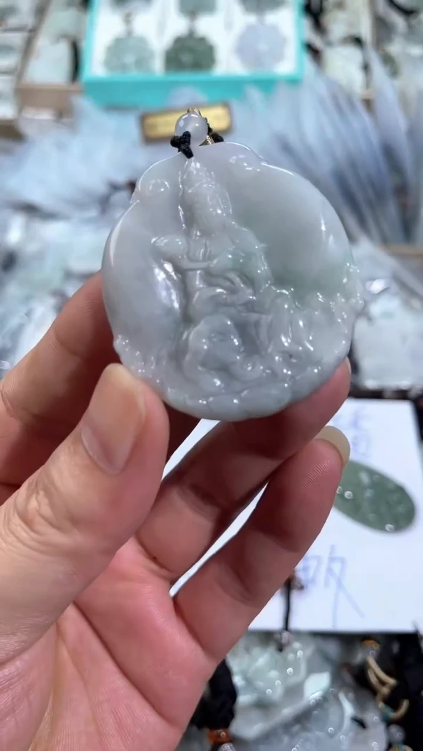 翡翠未镶嵌颈饰7/31/04