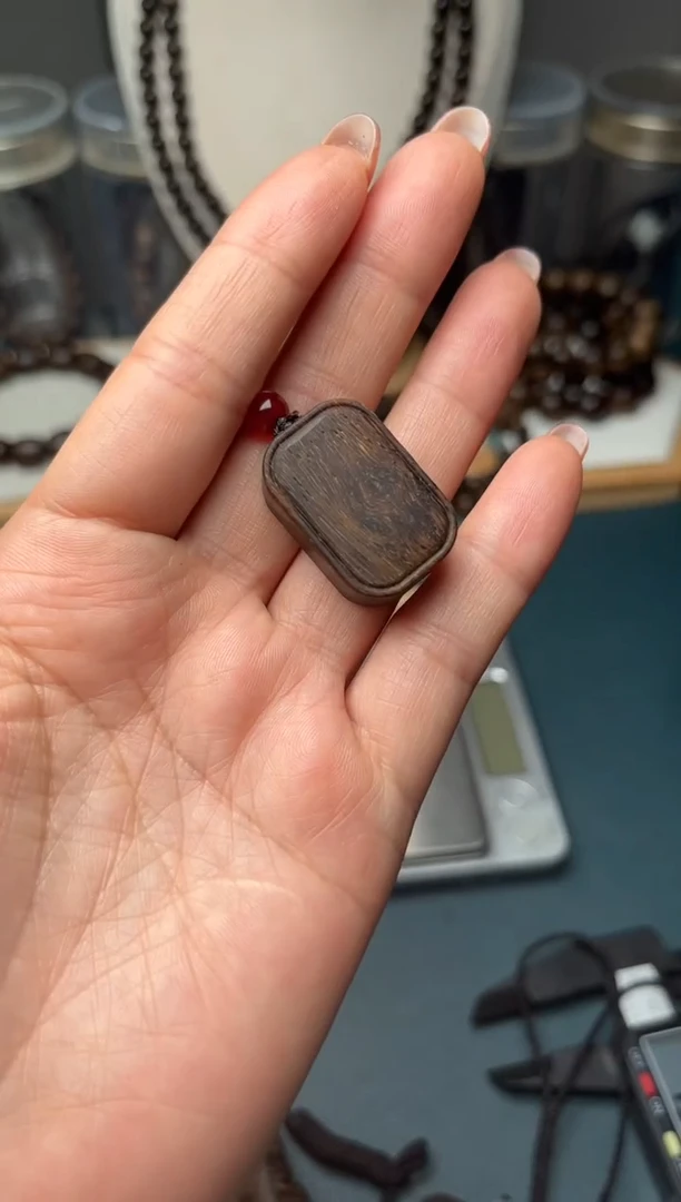 【闪购商品】沉香木吊坠白奇楠沉水级无事牌