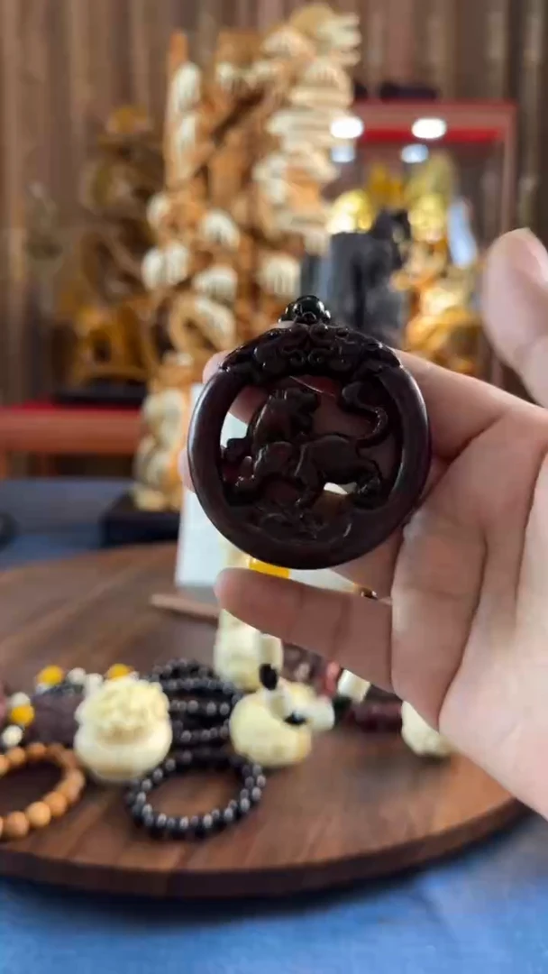 染料紫檀（血檀）木雕款一****R挂件